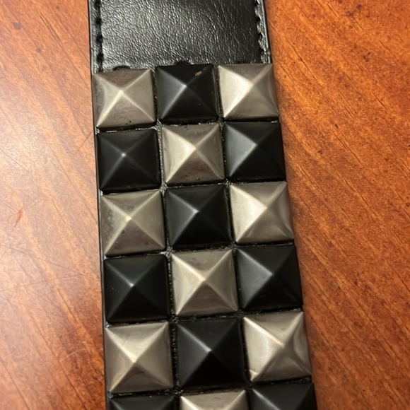 Black Italian Leather Studded Belt Silver Size 28 - Picture 3 of 5